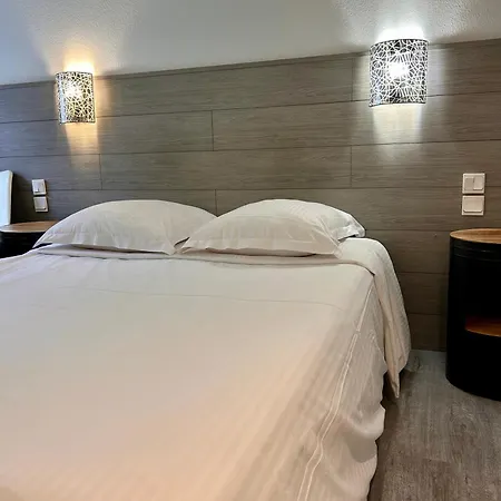Le Lacuzon Hotel *